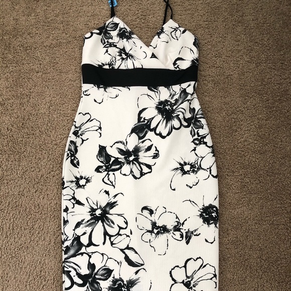 Black and White Knee Length Dress - Picture 4 of 11
